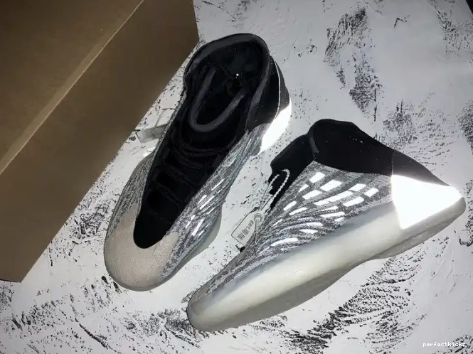 EG1535 Basketball Adidas Quantum Yeezy 0517